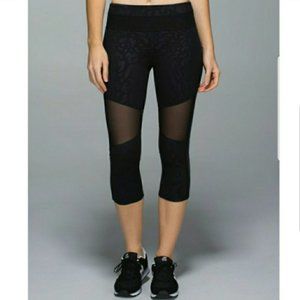 Lululemon Mesh With Me Crop, Size 8